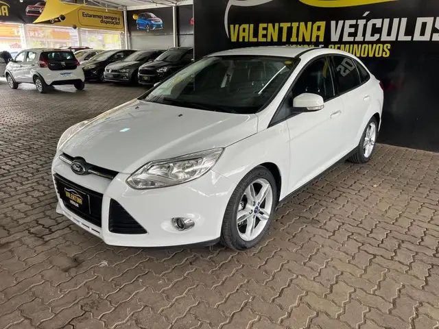 Carro Ford Focus Sedan 2015 SE 2.0 16V PowerShift (Aut)