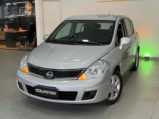 Carro Nissan Tiida 2012 S 1.8 (flex)