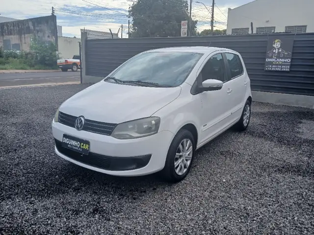 Carro Volkswagen Fox 2014 1.0 TEC (Flex) 4p