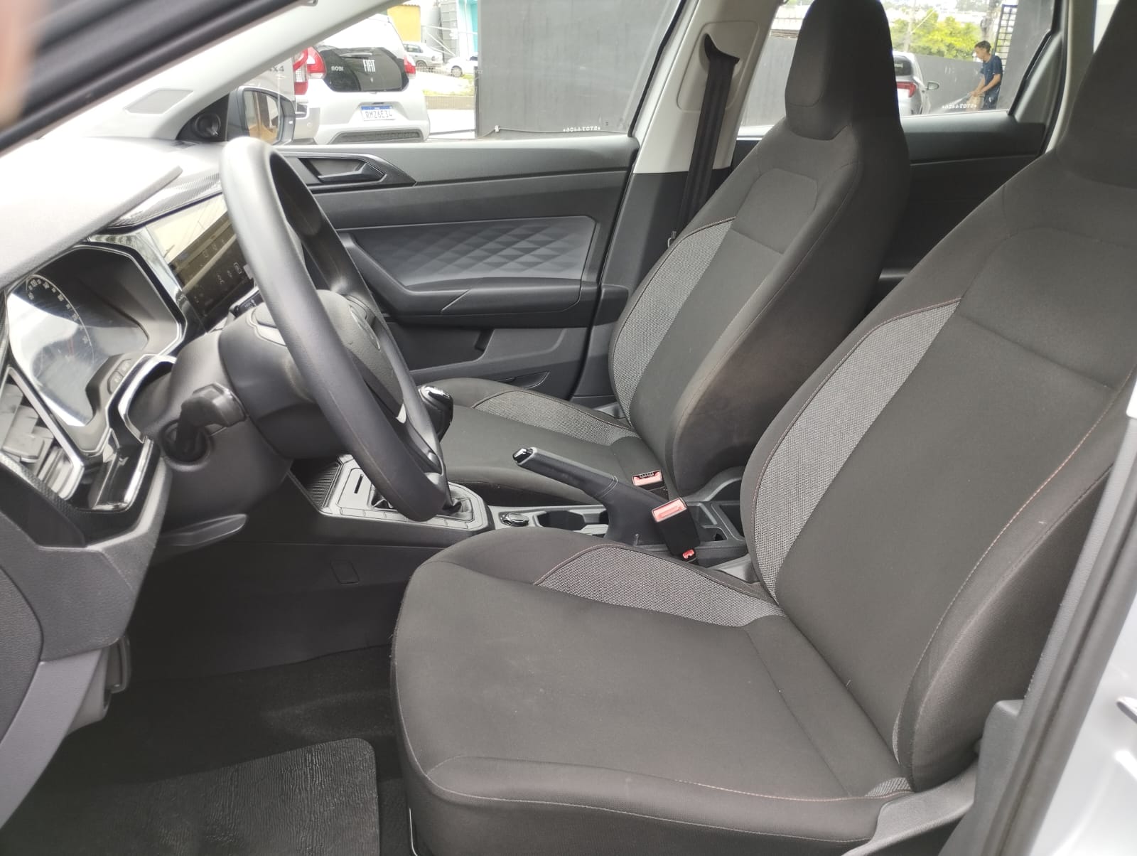 VW - Volkswagen-Polo-Track 1.0 Flex 12V 5p