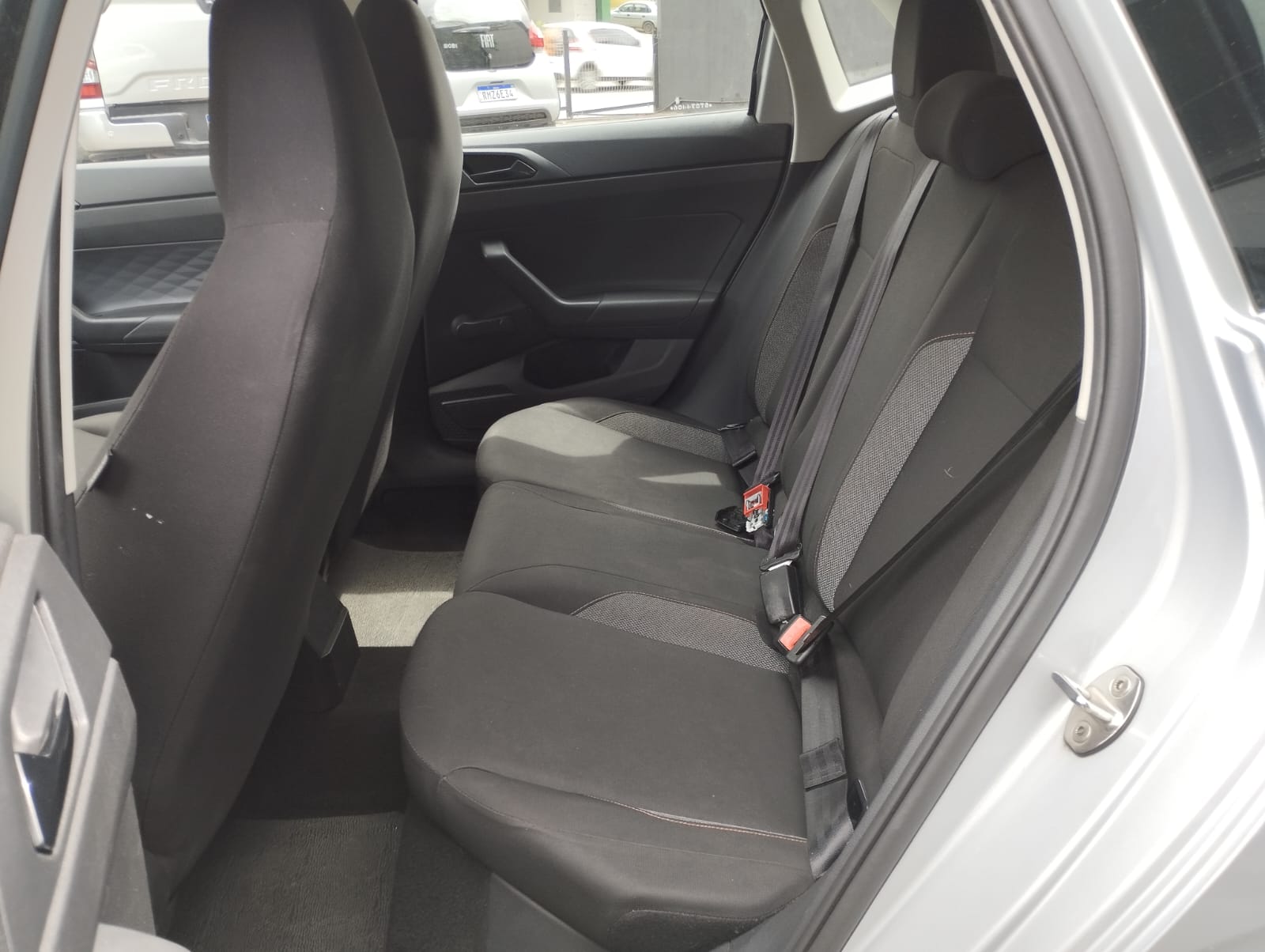 VW - Volkswagen-Polo-Track 1.0 Flex 12V 5p