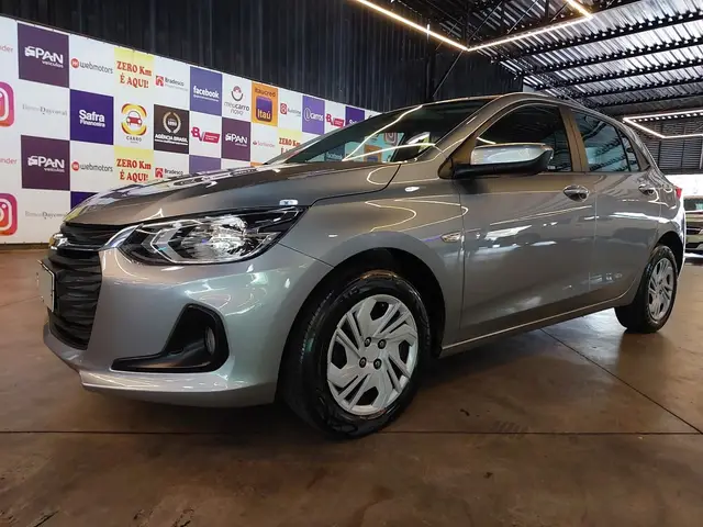 Carro Chevrolet Onix Plus 2024 LT 1.0