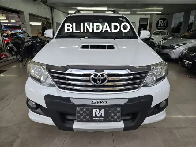 Carro Toyota SW4 2015 Hilux  3.0 TDI 4x4 SRV 7L
