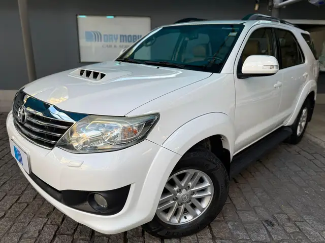 Carro Toyota Hilux SW4 2014 3.0 TDI 4x4 SRV 7L