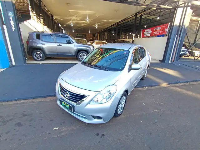 Carro Nissan Versa 2014 1.6 16V SL (Flex)