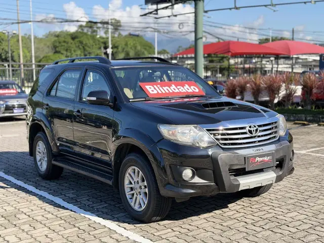 Carro Toyota SW4 2015 Hilux  3.0 TDI 4x4 SRV 7L