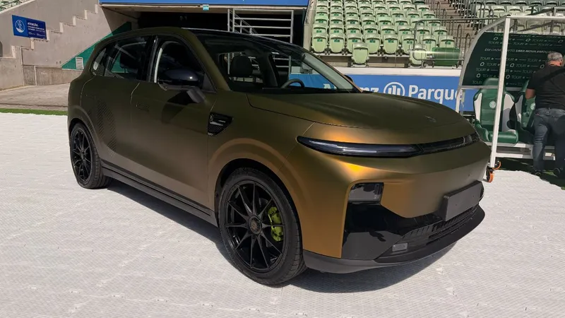 Leapmotor lança B10 e promete motor híbrido flex e novo SUV C16