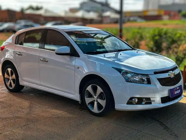 Carro Chevrolet Cruze 2014 HB Sport LTZ 1.8 16V FlexP. 5p Mec