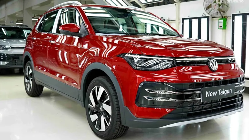 Novo VW T-Cross começa ser produzido na Índia com detalhe de Golf GTI