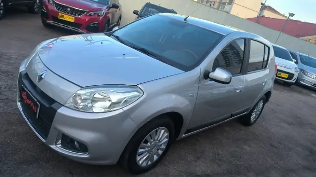 Carro Renault Sandero 2013 Privilège 1.6 8V Hi-Torque (flex)