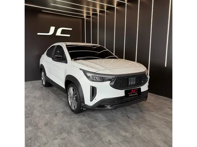 Carro Fiat Fastback 2024 Turbo 200