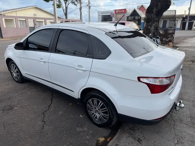 Carro Fiat Grand Siena 2016 Essence 1.6 16V (Flex)