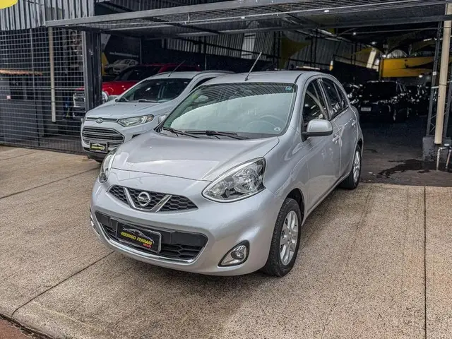 Carro Nissan March 2015 1.6 16V SV (Flex)