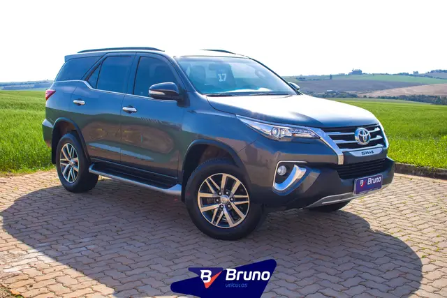 Carro Toyota SW4 2017 2.8 TDI SRX 5L 4x4 (Aut)