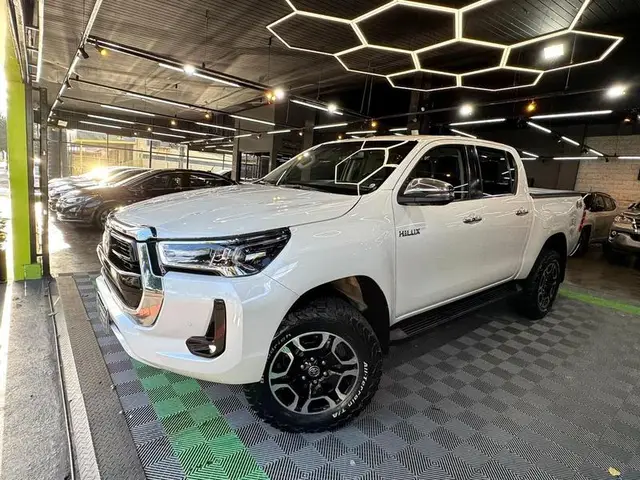 Carro Toyota Hilux Cabine Dupla 2023 SRX 4x4 2.8 Diesel