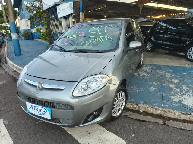 Carro Fiat Palio 2013 Attractive 1.0 8V (Flex)