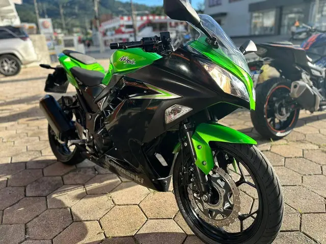 Moto Kawasaki Ninja 2023 300