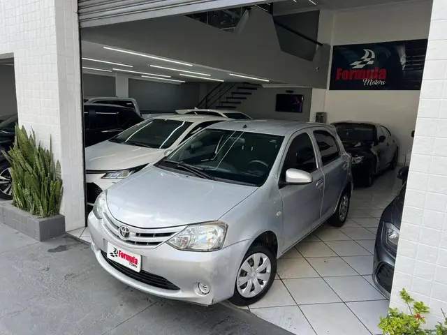 Carro Toyota Etios 2015 X 1.3 (Flex)