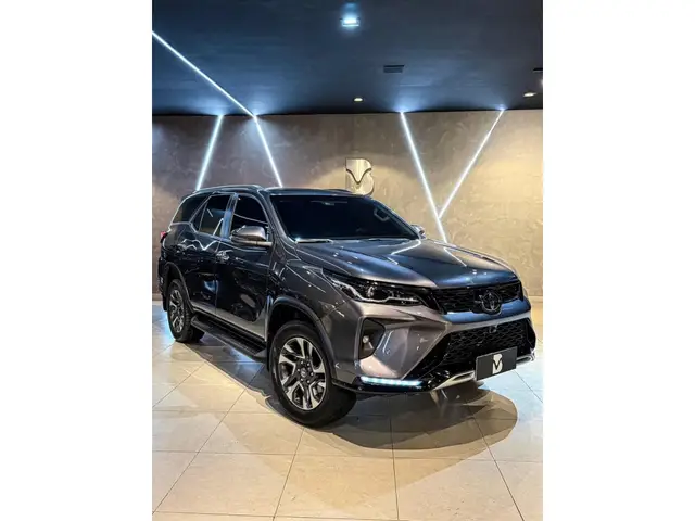 Carro Toyota SW4 2025 SRX Platinum 2.8 Turbodiesel 4x4 (Aut.) (7 Lugares)