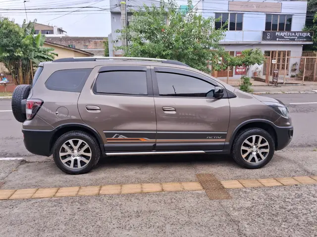 Carro Chevrolet Spin 2016 Activ 1.8 (Flex) (Aut)