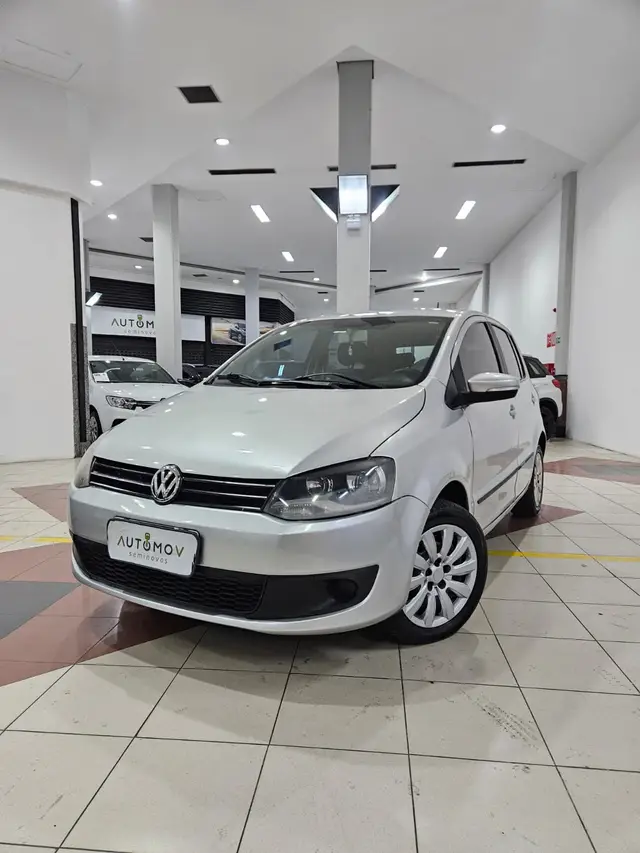 Carro Volkswagen Fox 2011 1.0 TEC (Flex) 2p