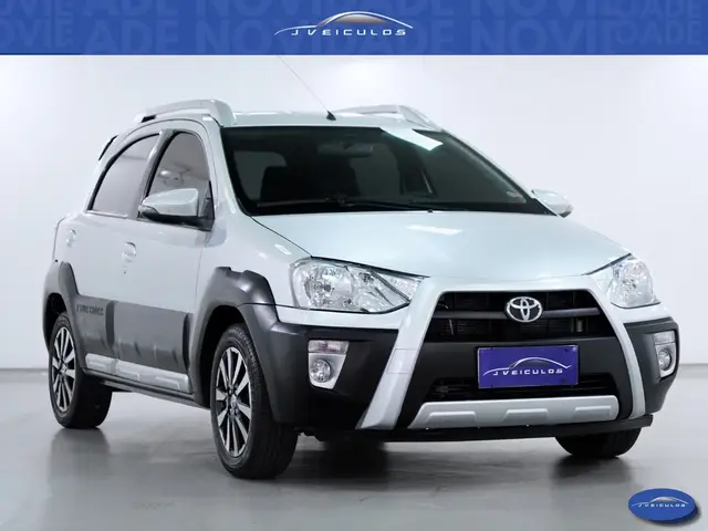 Carro Toyota Etios 2015 Cross 1.5 (Flex)