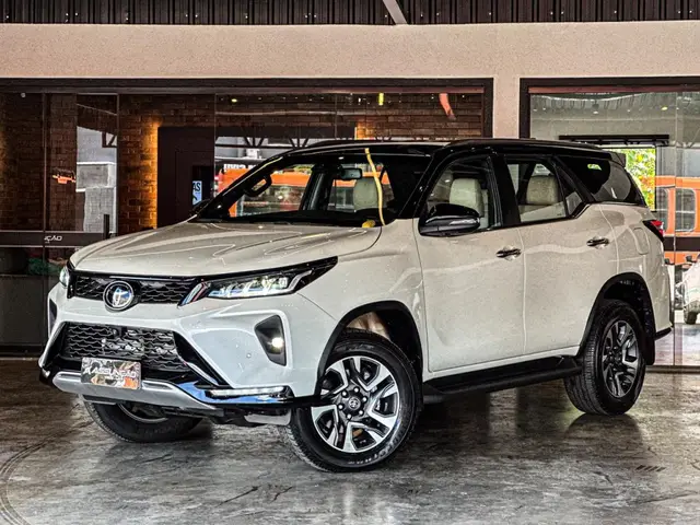 Carro Toyota SW4 2022 Diamond  2.8 turbodiesel 7L 4x4 (Aut)