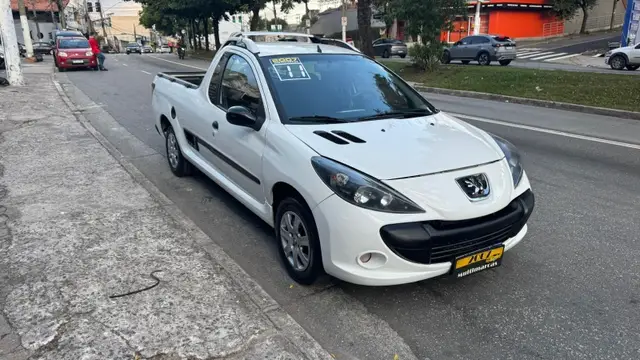 Carro Peugeot Hoggar 2011 XR 1.4 (10 ANOS BRASIL) (Flex)
