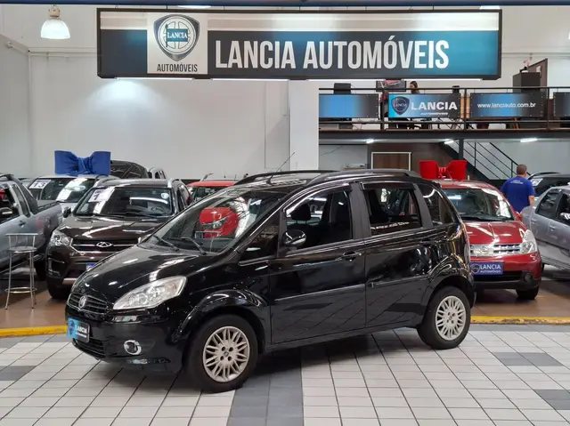 Carro Fiat Idea 2011 Attractive 1.4 8V (Flex)