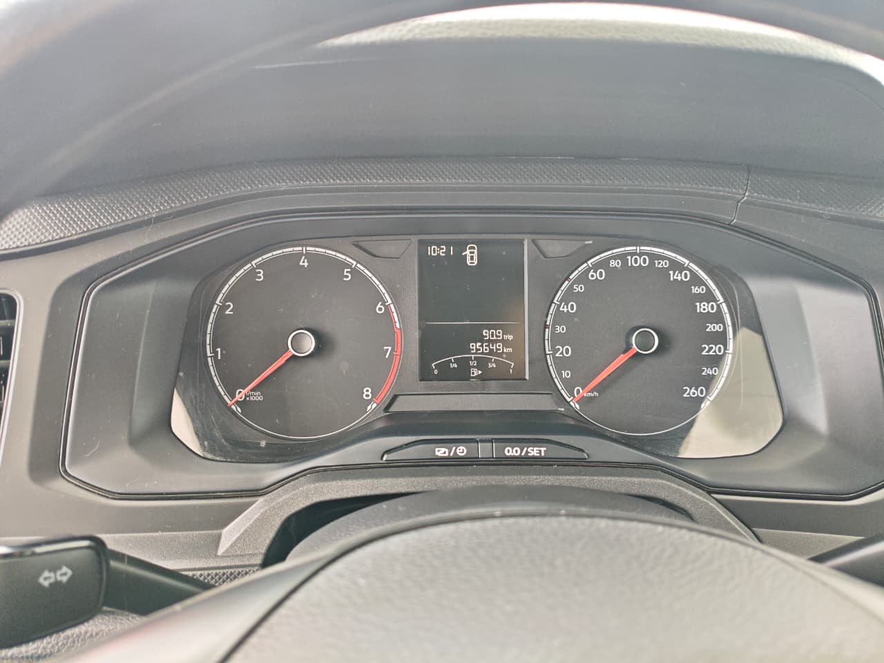 VW - Volkswagen-Polo-Track 1.0 Flex 12V 5p