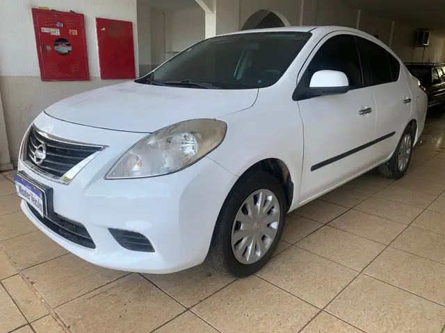 Carro Nissan Versa 2013 1.6 16V SV (Flex)