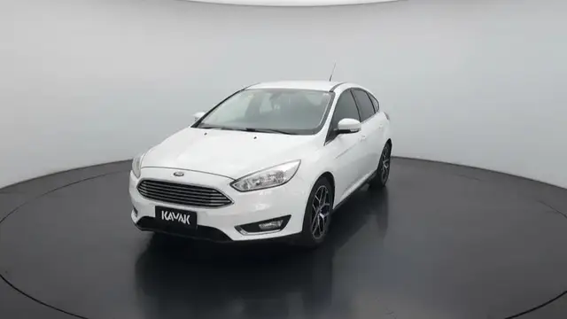 Carro Ford Focus Sedan 2016 Titanium Plus 2.0 PowerShift (Aut)
