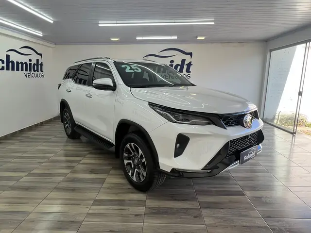 Carro Toyota Hilux SW4 2025 SRX Plat. 4x4 2.8 TB Diesel Automatico.