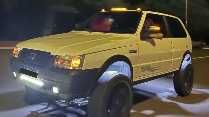 Fiat Uno turbinado ganha personalização de Ram 3500