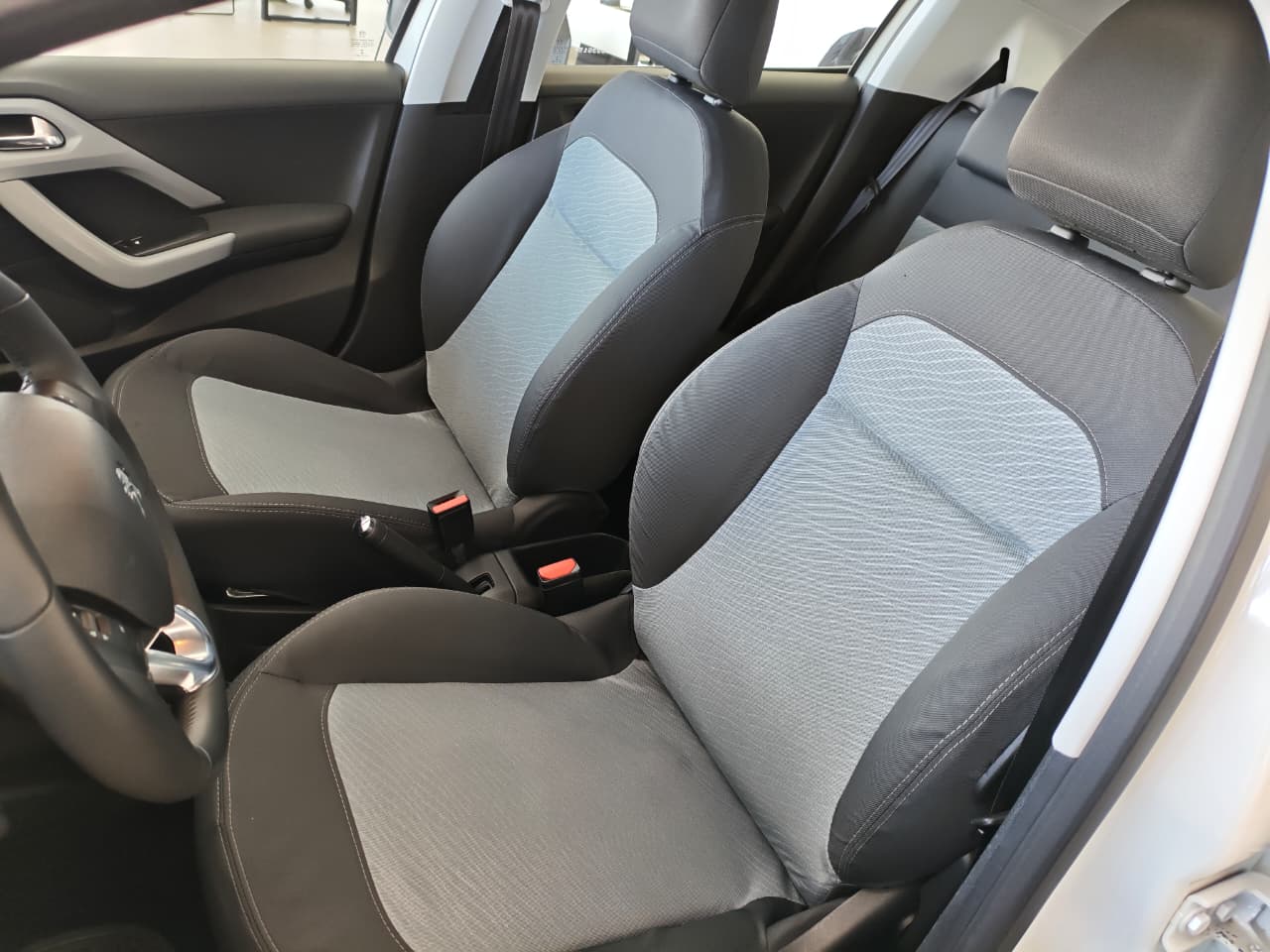 peugeot 208 allure 1.6 16v (flex) (aut)