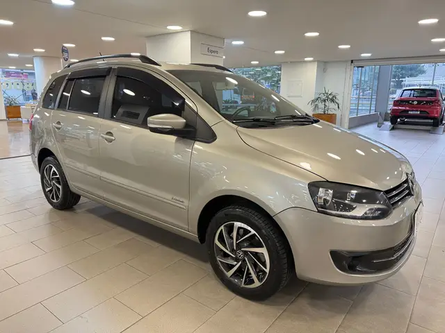 Carro Volkswagen SpaceFox 2014 1.6 8V Trend (Flex)
