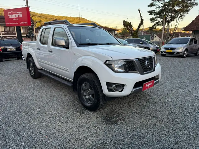 Carro Nissan Frontier 2015 2.5 TD CD 4x4 SV Attack (Aut)
