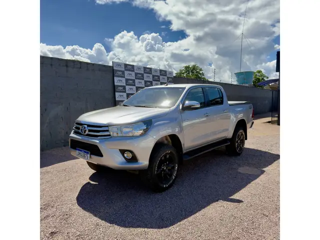 Carro Toyota Hilux Cabine Dupla 2017 Hilux 2.8 TDI SRV CD 4x4 (Aut)
