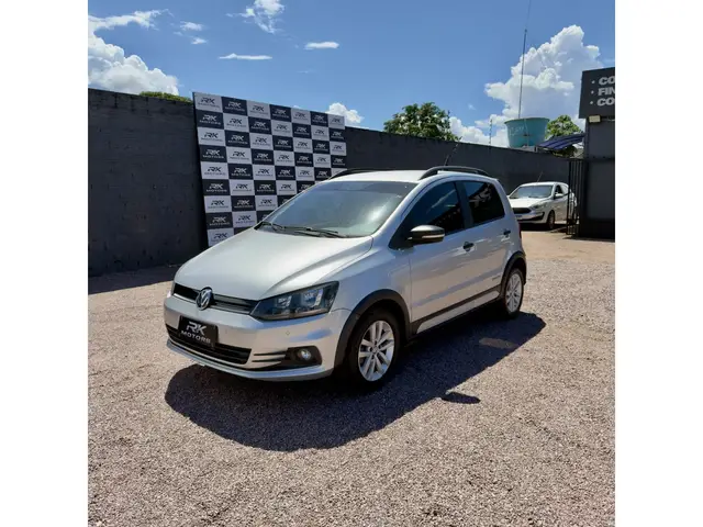 Carro Volkswagen Fox 2016 1.0 MPI Track (Flex)