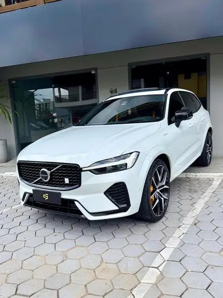Carro Volvo XC60 2024 T-8 Pol. Eng. AWD (Híbrido)