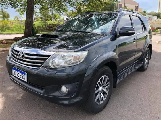 Carro Toyota Hilux SW4 2013 SRV 3.0 TDI 4X4 (5 Lugares)