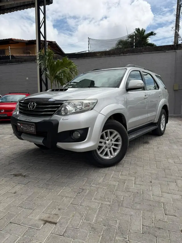 Carro Toyota Hilux SW4 2013 SRV 3.0 TDI 4X4 (5 Lugares)