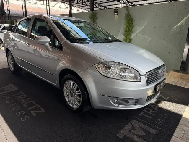 Carro Fiat Linea 2014 Essence 1.8 16V (Flex)