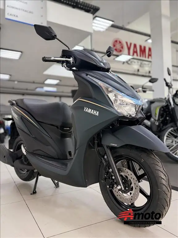Moto Yamaha Fluo 2027 Hybrid Connected