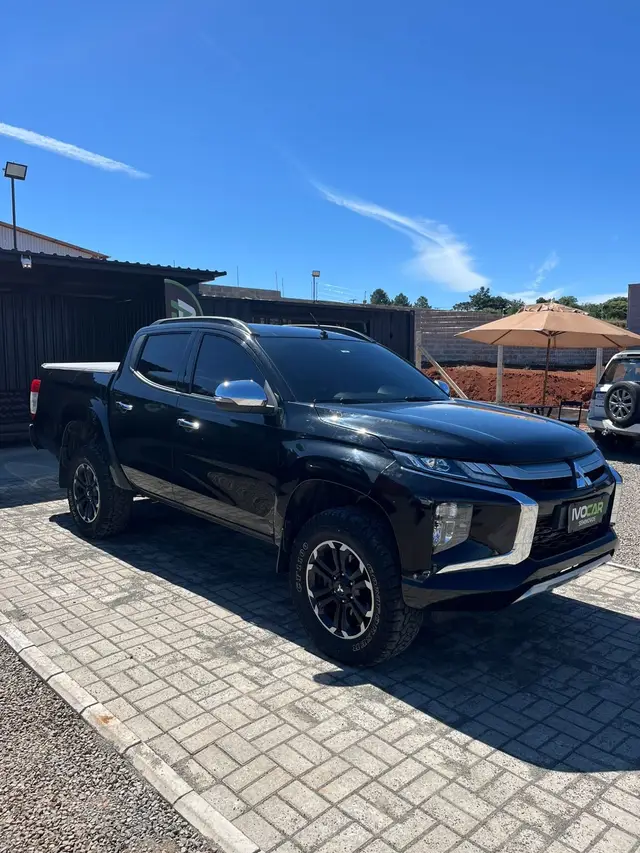 Carro Mitsubishi L200 Triton Sport 2023 HPE-S 2.4