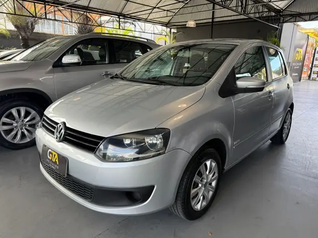 Carro Volkswagen Fox 2014 1.0 TEC (Flex) 4p