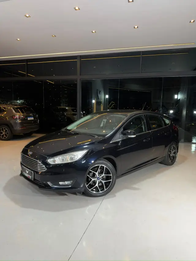 Carro Ford Focus Sedan 2016 Titanium Plus 2.0 PowerShift (Aut)