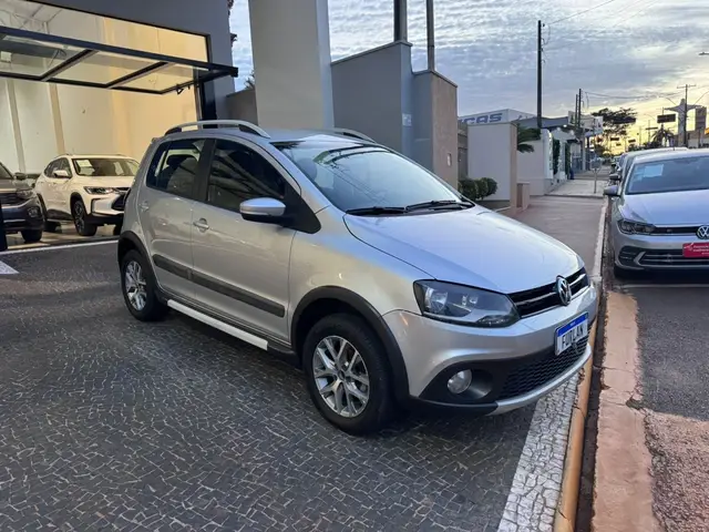 Carro Volkswagen CrossFox 2013 1.6 VHT (Flex)