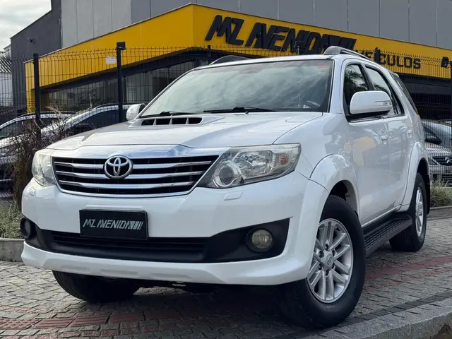Carro Toyota Hilux SW4 2013 SRV 3.0 TDI 4X4 (5 Lugares)