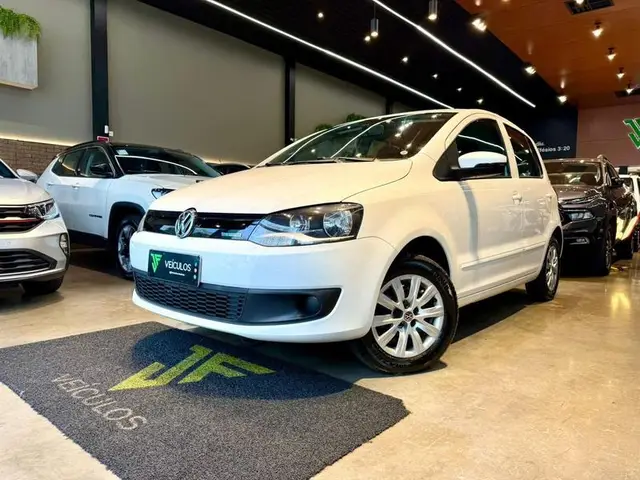 Carro Volkswagen Fox 2014 1.0 TEC BlueMotion (Flex) 4p